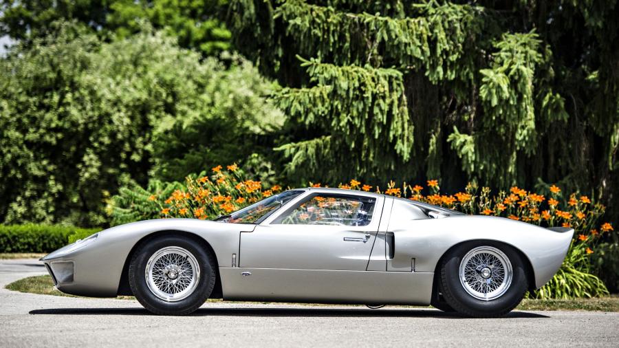  Ford GT40 Road Version (P/1028) 1966 года  (фото 6 из 11)